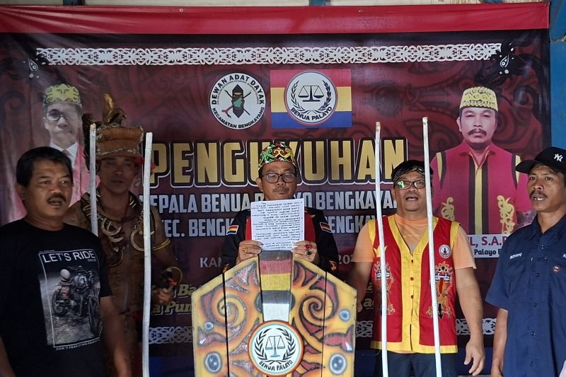 PERNYATAAN SIKAP: Masyarakat adat Benua Palayo Kecamatan Bengkayang menyampaikan sikap atas adanya hiburan malam yang mengganggu ketertiban umum.