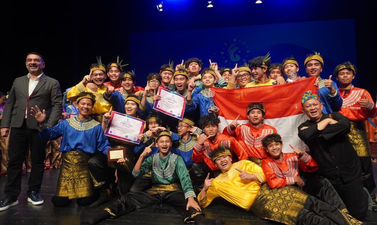 Tim Misi Budaya SMA Pesantren Unggul Al Bayan saat berpartisipasi dalam ajang Kontes Internasional Super Grand Prix di Spanyol, akhir Oktober 2025.
