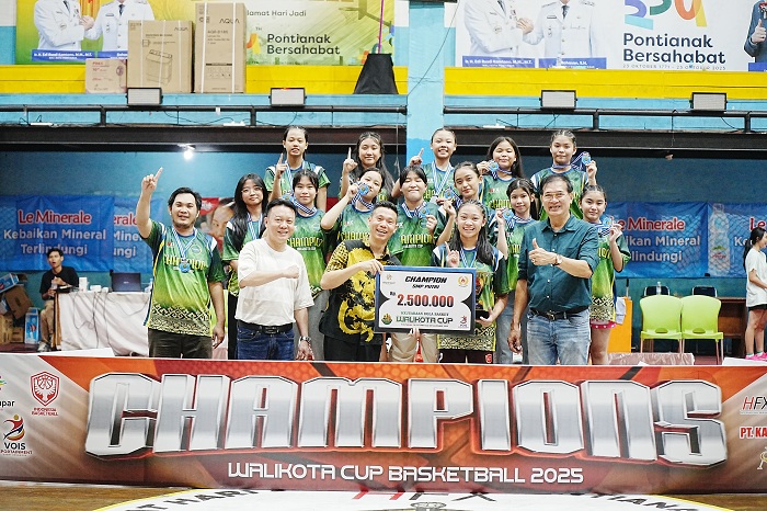 SMP Pelita Cemerlang menjadi juara dikategori SMP Putri.