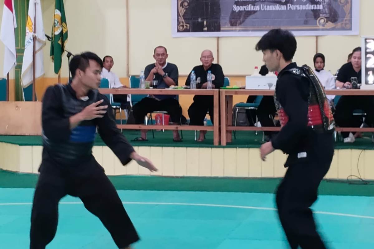 Atlet Silat Kabupaten Kapuas Hulu saat bertanding mengikuti seleksi untuk kejuaraan tingkat Provinsi.