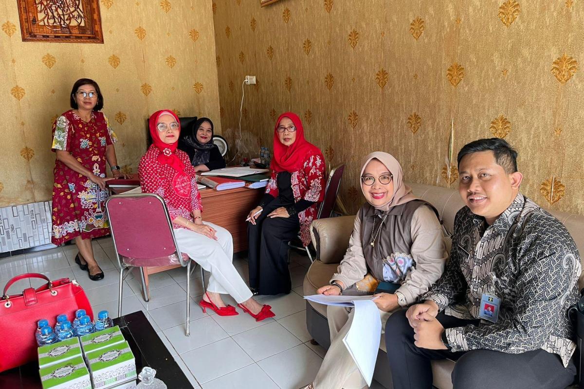 Majelis Pengawas Daerah (MPD) Kubu raya menggelar pemeriksaan protokol notaris di kantor Notaris Silvia Iranie Kabupaten Kubu Raya pada Jumat (7/11).