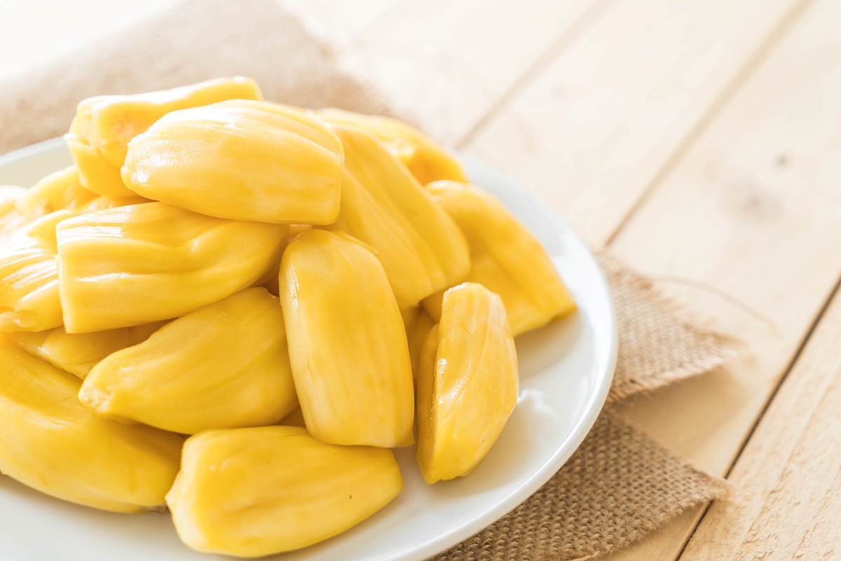 Buah Nangka tidak hanya menjadi kudapan favorit, tapi juga memiliki sederet kandungan yang baik untuk kesehatan dan kecantikan.