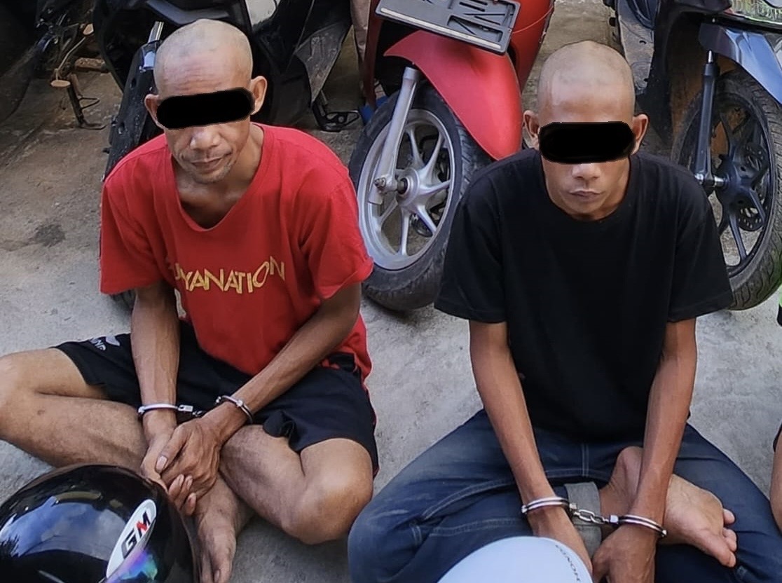 TANGKAP : Bapak dan anak yang ditangkap usai mencuri sepeda motor di rumah sakit di Ketapang.