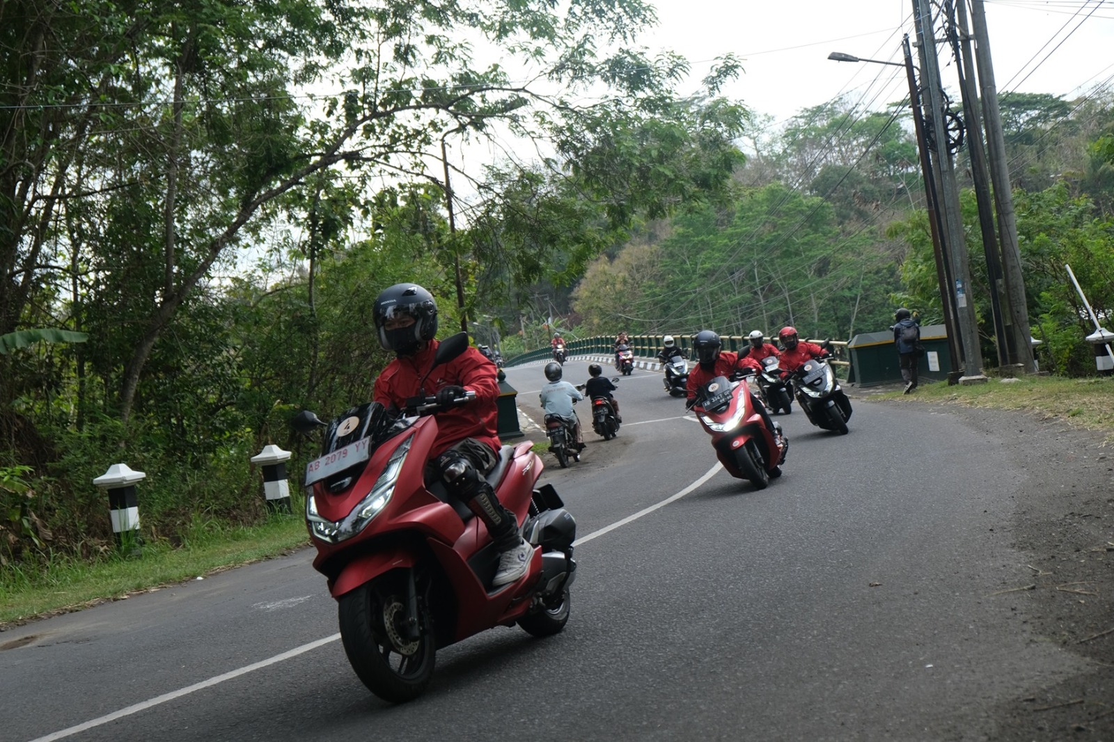 Para peserta Honda Bikers Day 2025 konvoi menuju Garut.