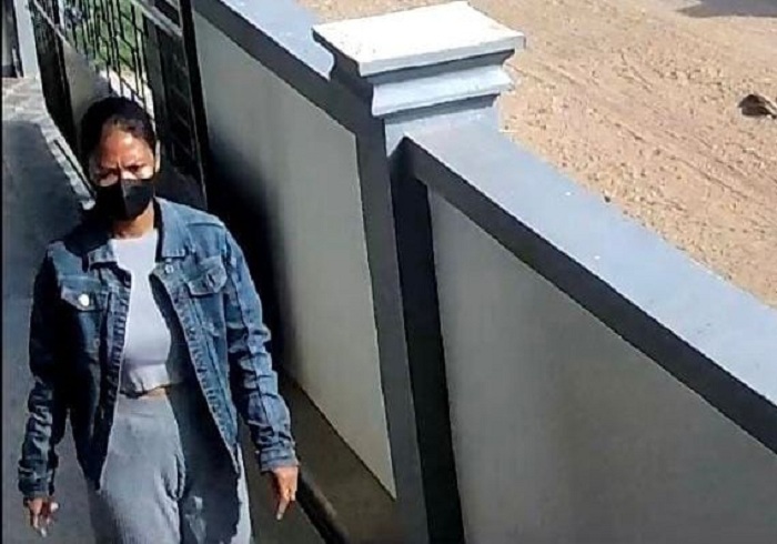 TEREKAM: Pelaku pencurian berinisial J terekam CCTV. Polisi meringkus ayah, ibu, dan anak di Ketapang atas dua kasus pencurian berbeda yang terbongkar lewat rekaman CCTV.