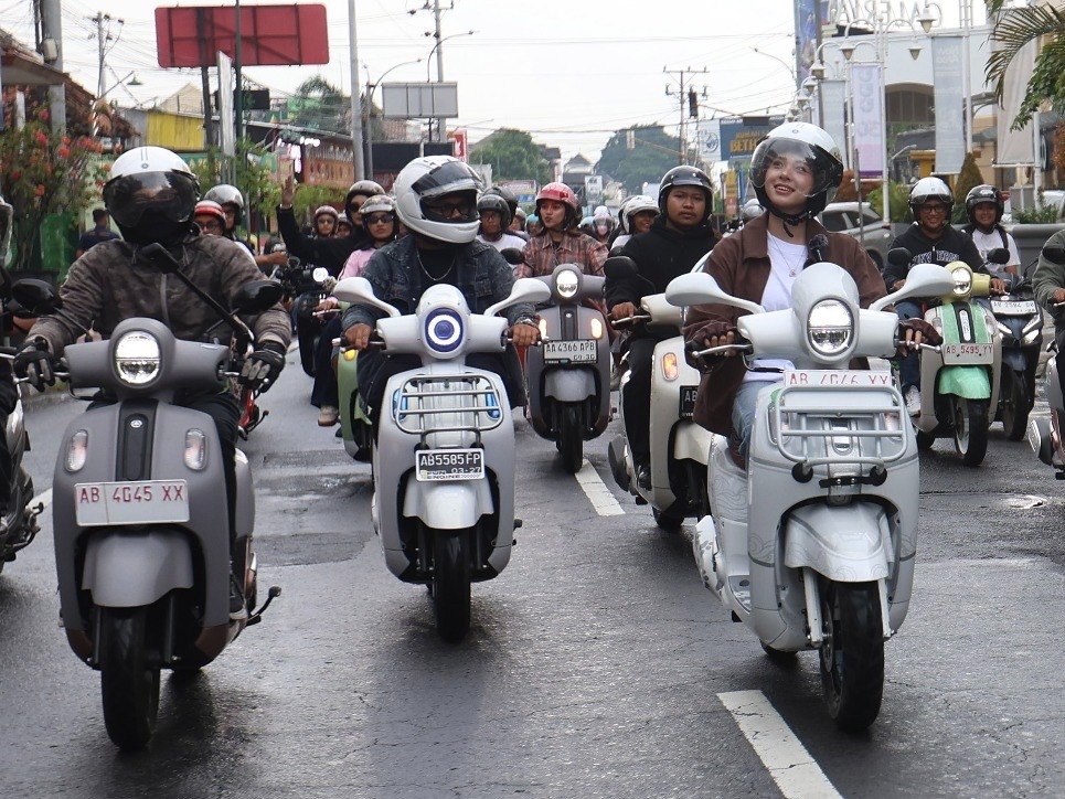 Ratusan pengguna Yamaha Fazzio ramaikan city touring di Yogyakarta, tunjukkan gaya berkendara muda yang stylish dan kompak.
