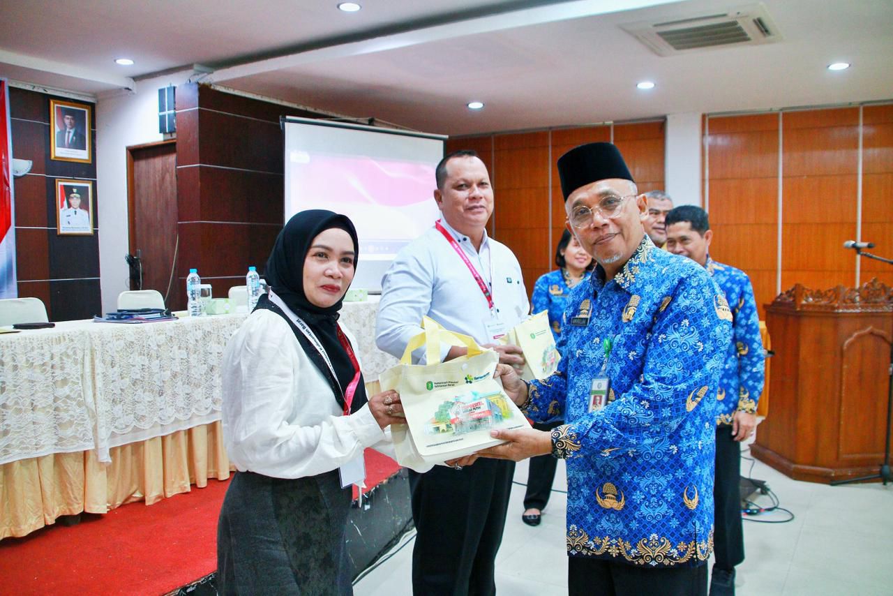PELATIHAN: Sekda Kota Pontianak, Amirullah saat menghadiri pelatihan kompetensi bagi pengurus koperas desa dan kelurahan.