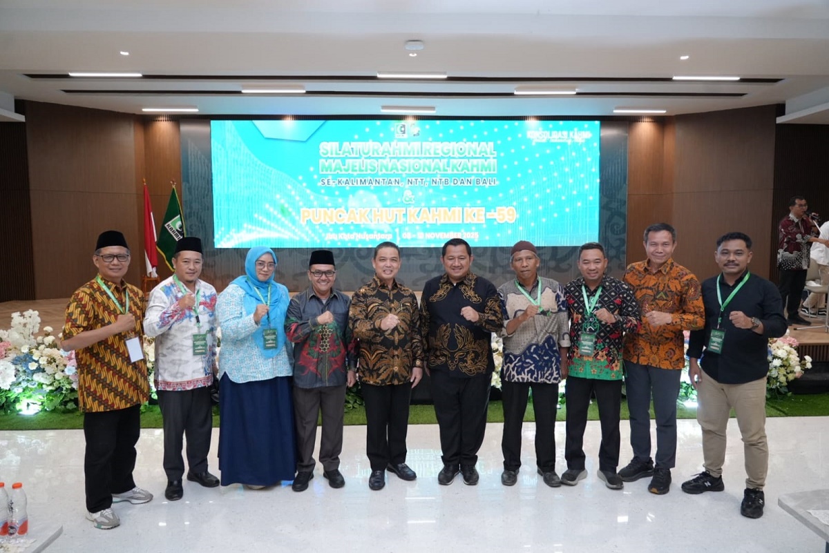 Gubernur Kalbar Ria Norsan bersama jajaran Korps Alumni Himpunan Mahasiswa Islam saat pertemuan Silaturahmi Regional dan Konsolidasi.