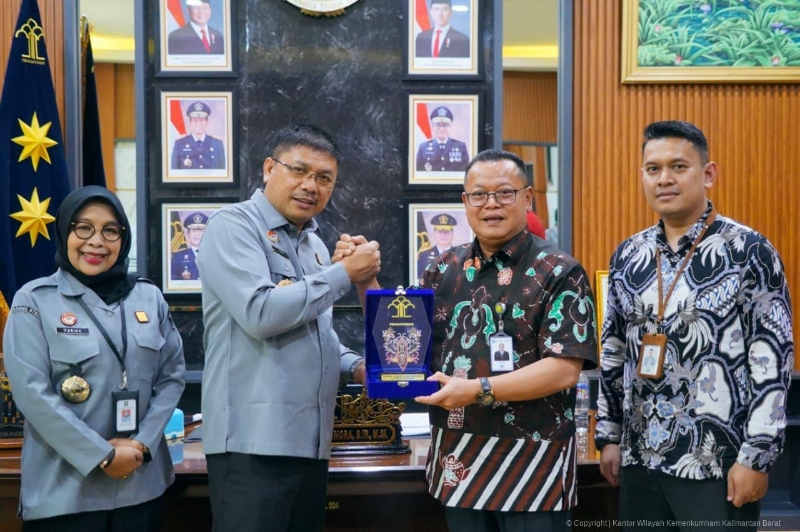 Kanwil Kemenkum Kalbar menerima kunjungan Bank Kalbar pada Selasa (11/11).