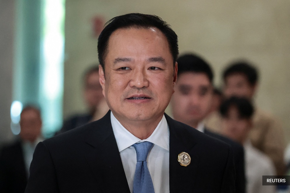 ANUTIN CHARNVIRAKUL,  Perdana Menteri Thailand .