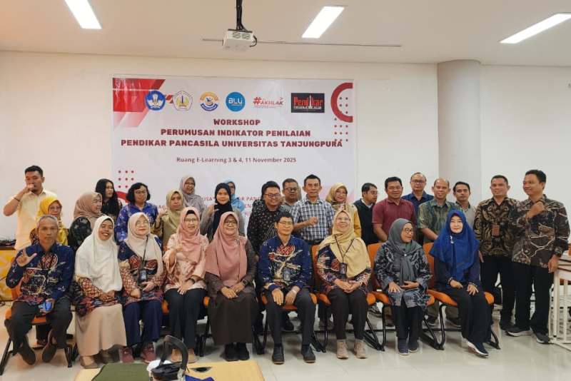 Dosen prodi Ilmu Politik Fisip Untan mengikuti Workshop Perumusan Indikator Penilaian Dijiwai Nilai-Nilai Pancasila dan Visi Universitas Tanjungpura, yang berlangsung Selasa (11/11).