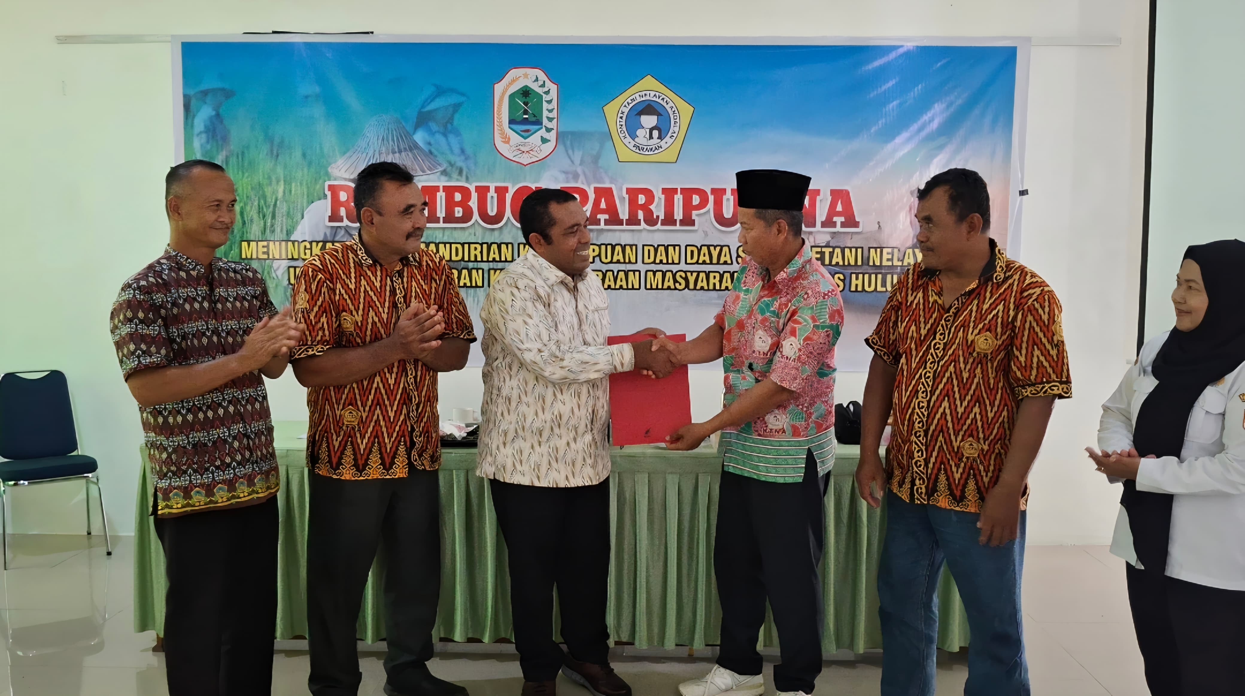 DITETAPKAN : Topan Ali Akbar ) saat ditetapkan sebagai Ketua KTNA Kapuas Hulu periode 2025-2030.