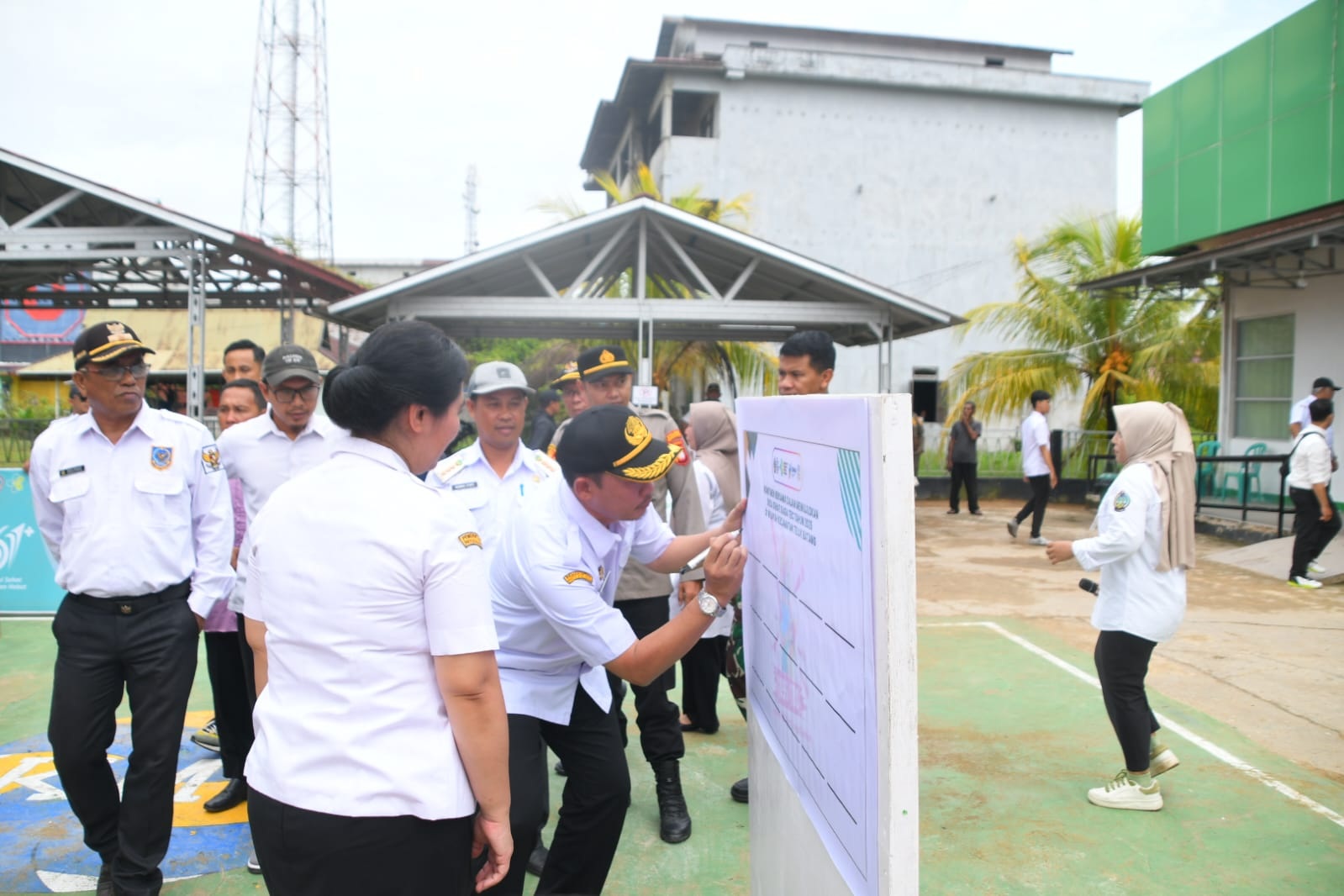 HKN : Upacara Peringatan Hari Kesehatan Nasional (HKN) ke-61 Tahun 2025 di Kayong Utara.