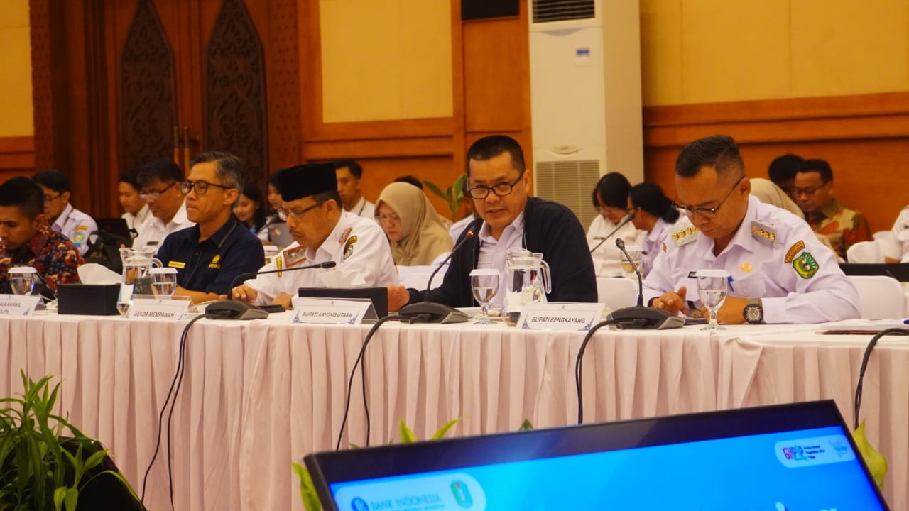 HLM : Bupati Kayong Utara Romi Wijaya Menghadiri High Level Meeting (HLM) Tim Pengendalian Inflasi Daerah (TPID) Provinsi Kalimantan Barat jelang hari Raya Natal dan Tahun Baru 2026.