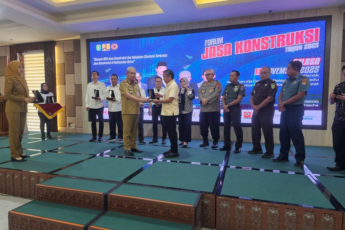 Sekda Kalbar Harisson saat menghadiri Forum Jasa Konstruksi (forjakon) 2025 di Aula Garuda, Gedung Pelayanan Terpadu Kantor Gubernur Kalbar.