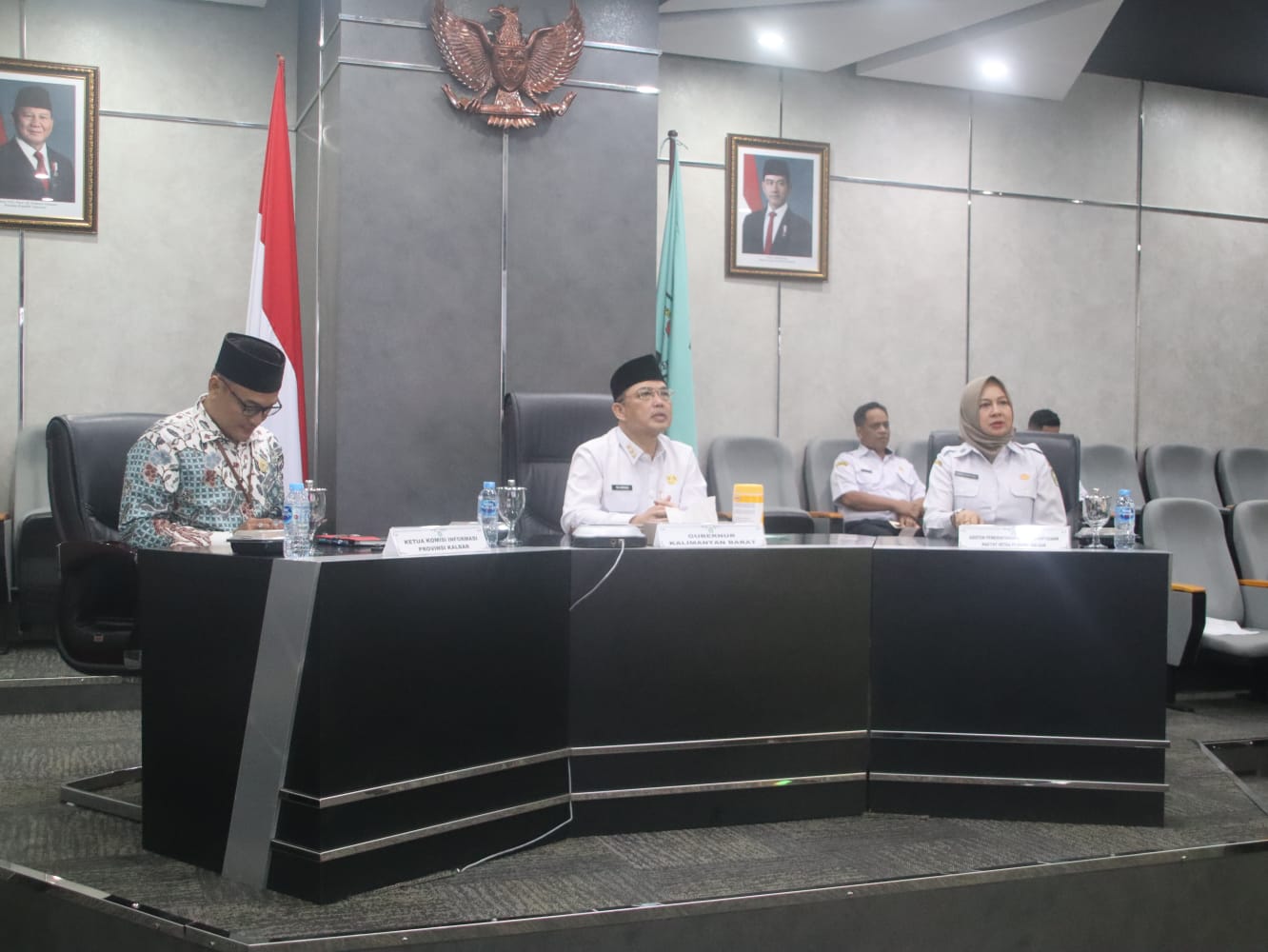 Gubernur Kalimantan Barat Ria Norsan membuka Malam Penganugerahan Keterbukaan Informasi Publik 2025.