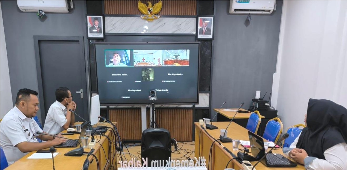 Kanwil Kemenkum Kalbar menggelar rapat harmonisasi Raperbup Sintang pada Kamis (13/11).