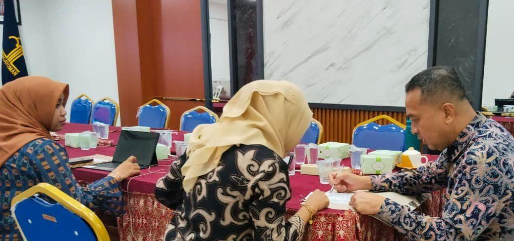 Kanwil Kemenkum Kalbar menggelar harmonisasi Raperda Sintang pada Kamis (13/11).