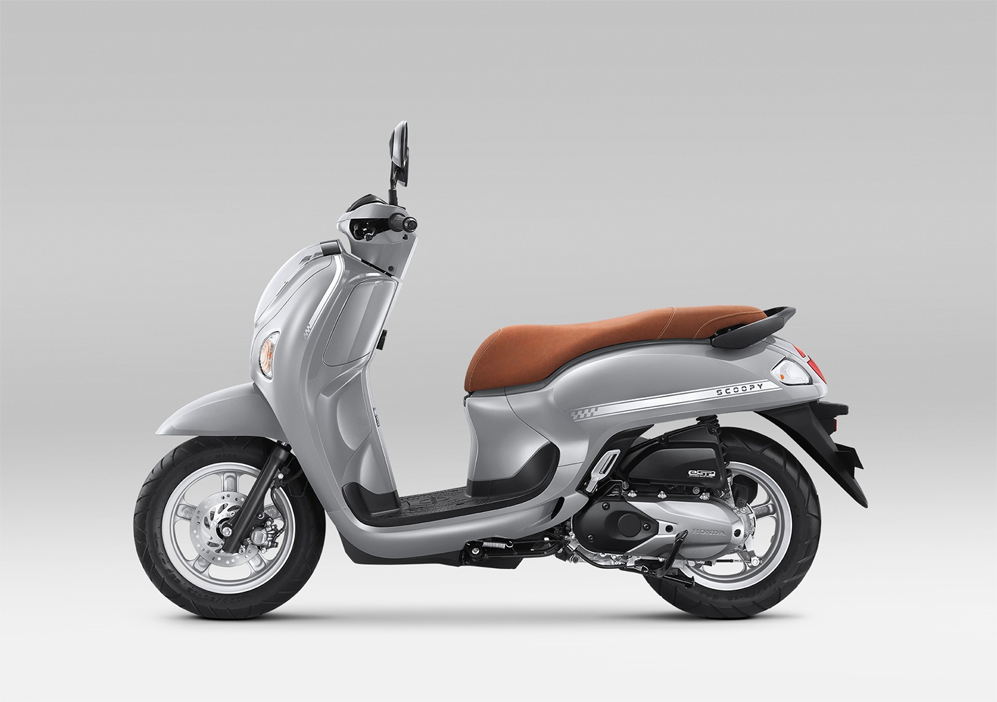 New Honda Scoopy tampil dengan warna baru yang lebih stylish, memperkuat karakter ikonik sebagai skutik fashionable pilihan anak muda.