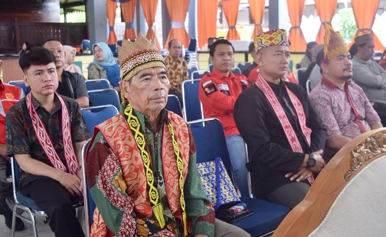 DIALOG: Suasana Dialog Pembauran Kebangsaan, yang membahas pentingnya menjaga persatuan di tengah keberagaman masyarakat, Jumat (14/11).