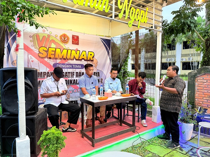 SEMINAR: Suasana seminar yang digelar Pemuda Muslimin Indonesia Kota Singkawang mengenai bahaya perjudian online di kalangan Gen-Z, Kamis (13/11).