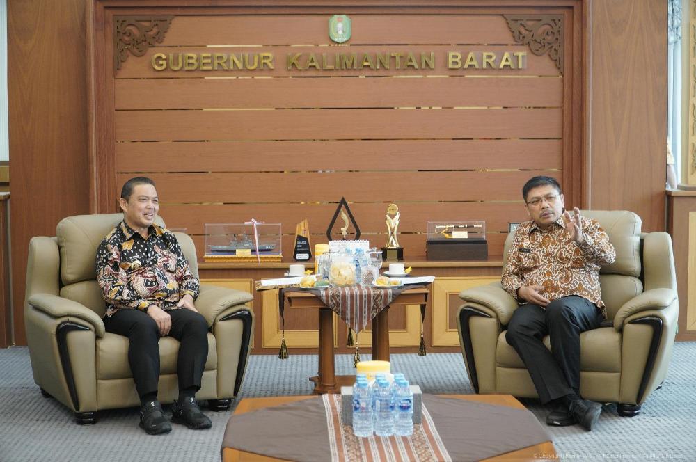 Kakanwil Kemenkum Kalbar Jonny Pesta Simamora menggelar audiensi bersama Gubernur Kalbar Ria Norsan pada JUmat (14/11).