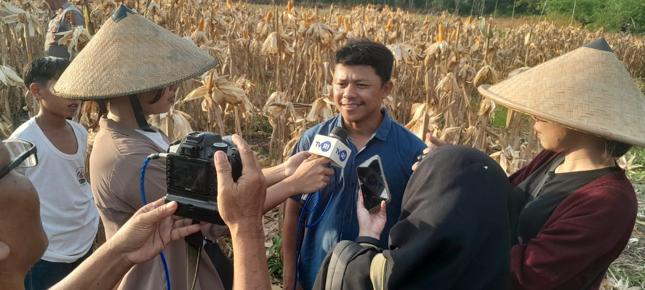 LINDUNGI LAHAN: Ketua Poktan Janur Kuning, Desa Sungai Baru, Erfa, dorong lindungi lahan tanaman pangan.