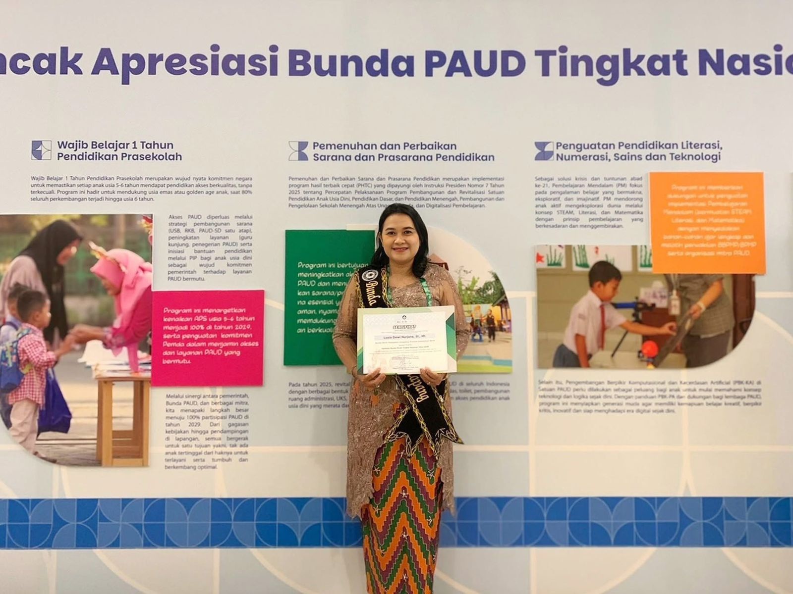 Bunda PAUD Ketapang, Lusia Dewi Nurjana, menghadiri puncak Apresiasi Bunda PAUD Tingkat Nasional 2025 di Jakarta.