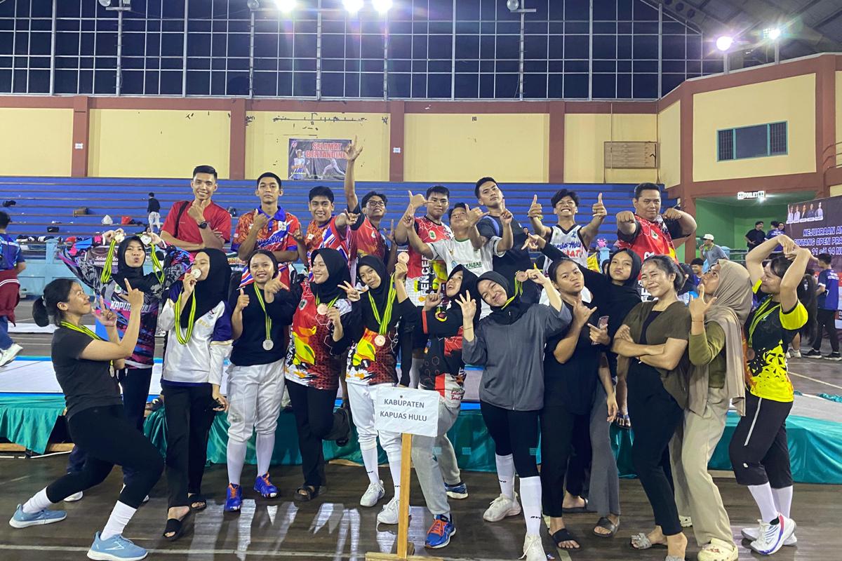 Tim Anggar Kabupaten Kapuas Hulu saat mengikuti Kejurprov di Kabupaten Sintang.
