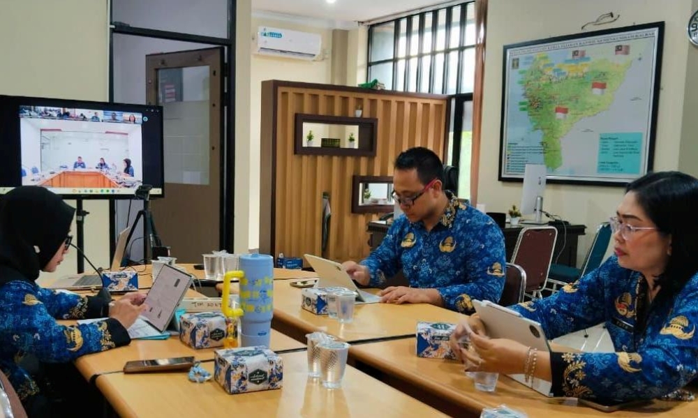 Kanwil Kemenkum Kalbar menggelar rapat harmonisasi Raperbup Melawi pada Senin (17/11).