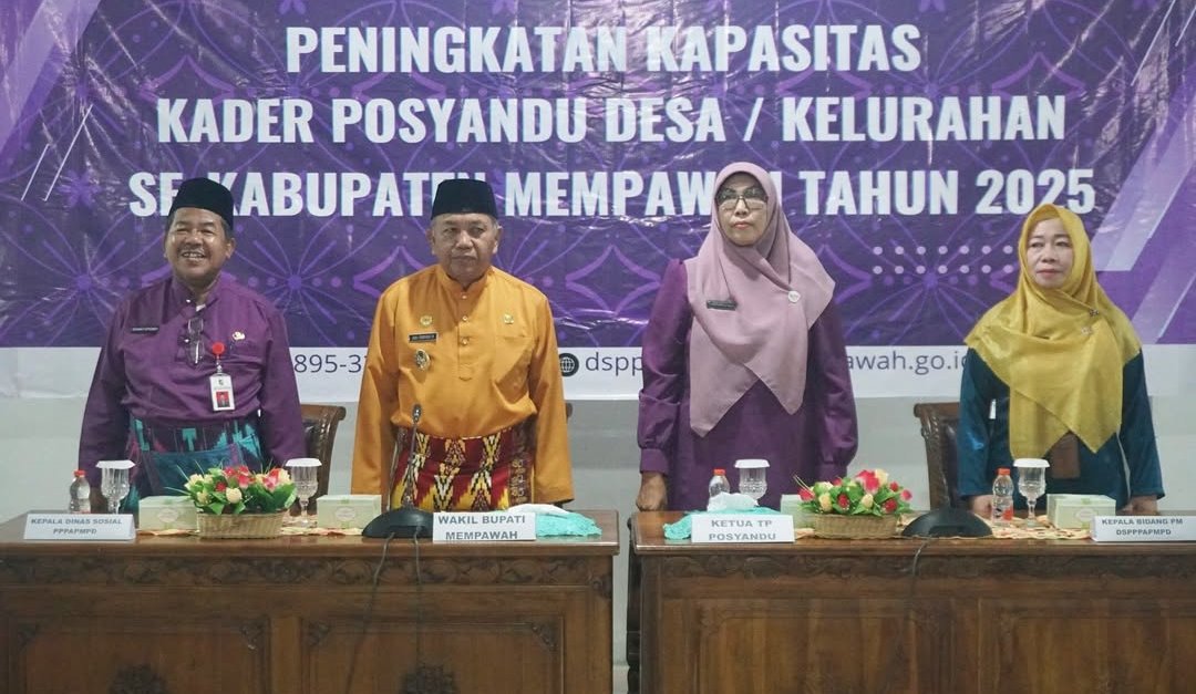 POSYANDU: Wabup Juli Suryadi saat menghadiri kegiatan peningkatan kapasitas kader posyandu.