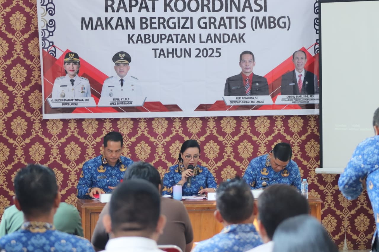 Bupati Landak Karolin Margret Natasa saat memimpin Rakor Program MBG di Landak bersama SPPG.