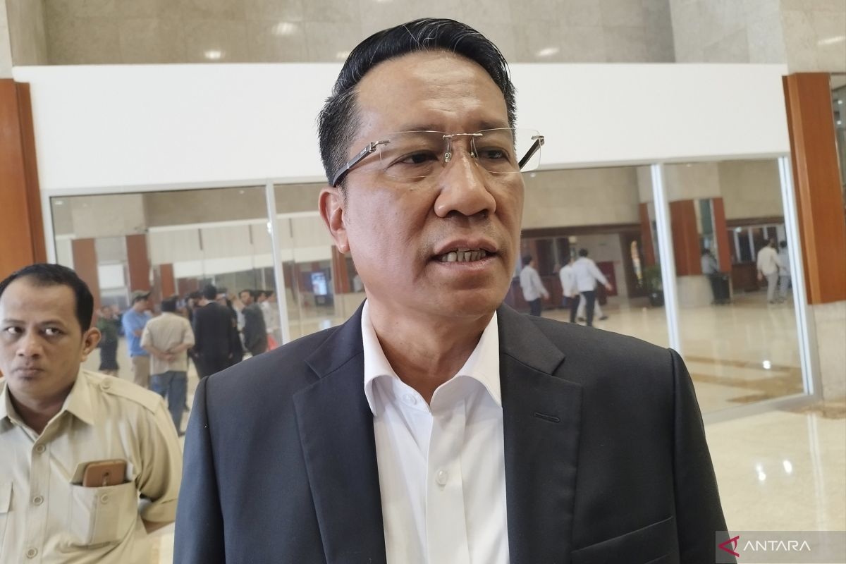 SUPRATMAN ANDI AGTAS, Menteri Hukum