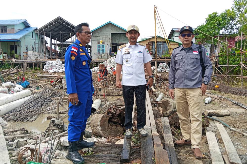 Pengecekan lokasi pembangunan Kampung Nelayan Merah Putih di Desa Ujung Said oleh Dinas Perikanan Kapuas Hulu.