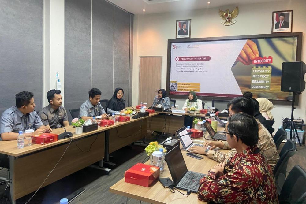 Kanwil Kemenkum kalbar menggelar audiensi bersama OJK Kalbar pada Selasa (18/11).