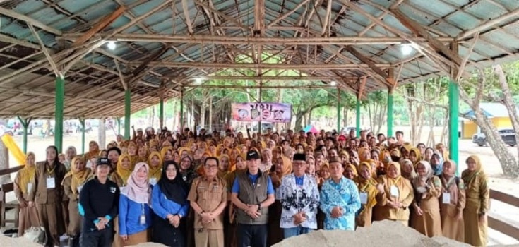 PEMBUKAAN: Kepala Disdikbud Singkawang, Asmadi, membuka kegiatan outbond dan penguatan karakter bagi guru PPPK.