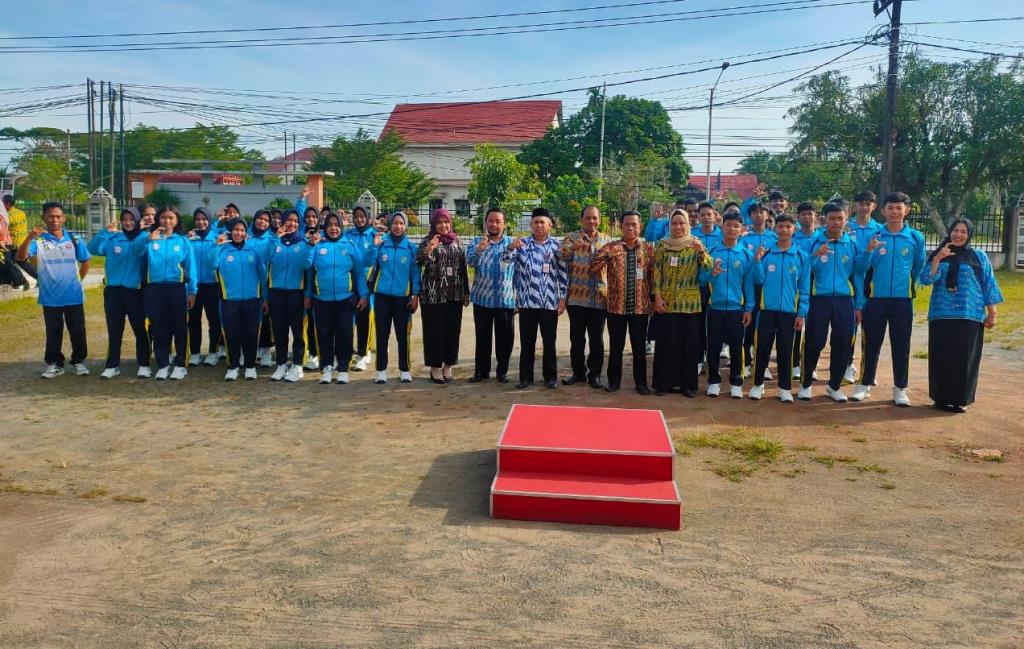 TIM: Pelepasan tim bola voli putra dan putri Kabupaten Mempawah.