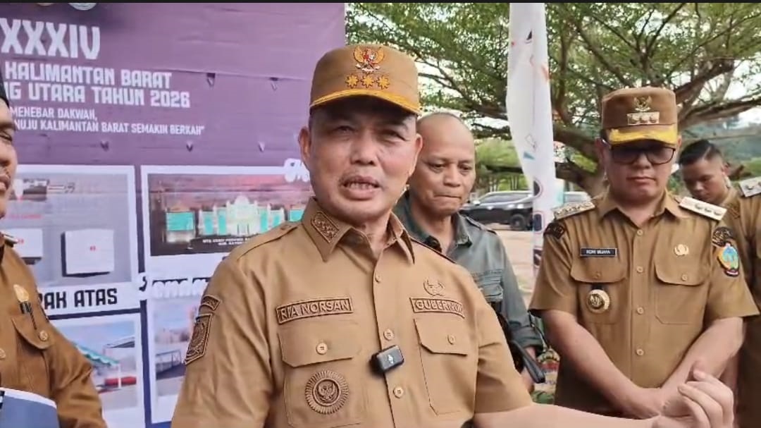 MEMBAIK : Gubernur Kalimantan Barat, Ria Norsan, didampingi Bupati Kayong Utara Romi Wijaya, sebut kondisi jalan dari Ketapang menuju Sukadana telah jauh membaik