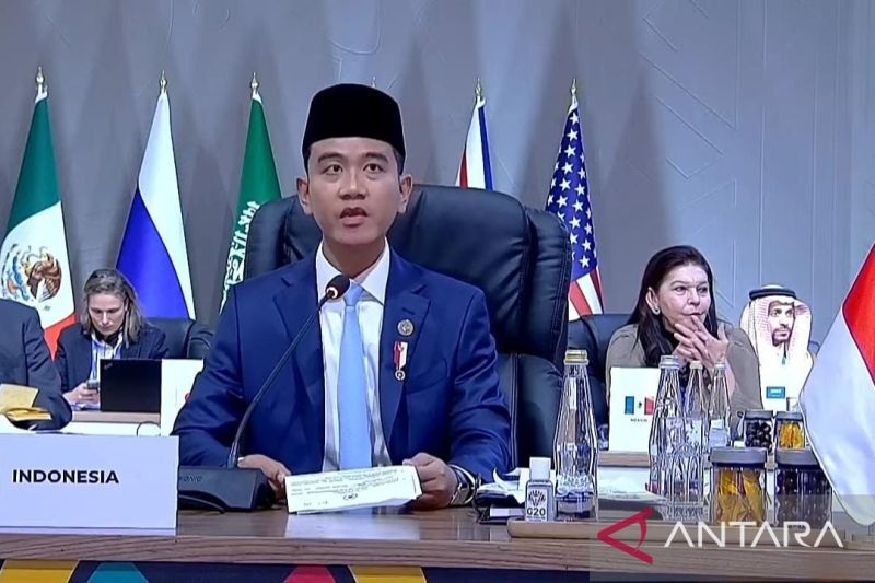 Wakil Presiden RI Gibran Rakabuming saat tiba di Bandar Udara Internasional O.R. Tambo, Johannesburg, Afrika Selatan untuk menghadiri KTT G 20.