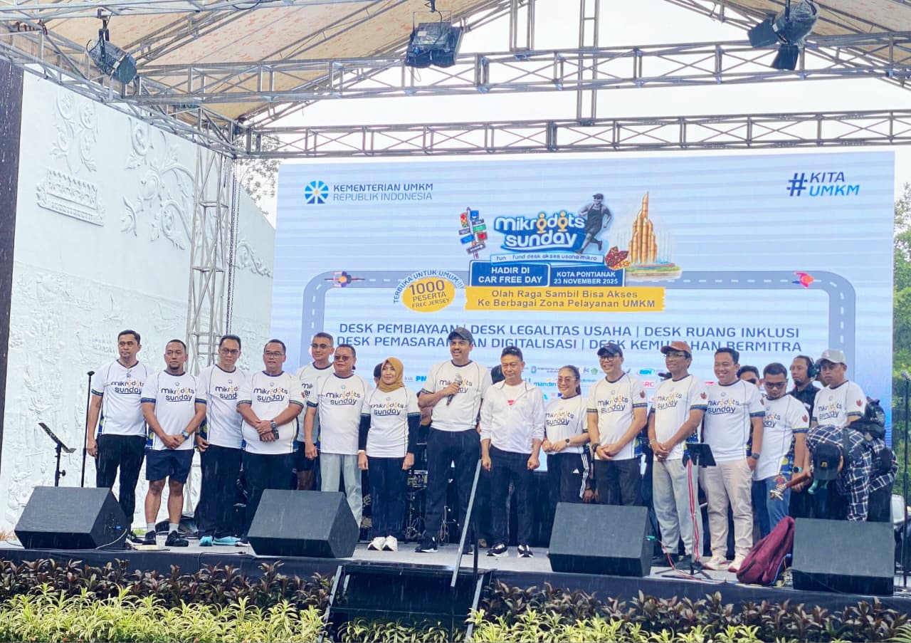 Menteri UMKM Maman Abdurrahman, Wali Kota Pontianak Edi Kamtono bersama para pendukung acara, termasuk Branch Manager Askrindo Pontianak Kharisma Ibrahim Risyad pada gelaran MikroDOTS Sunday (23/11).