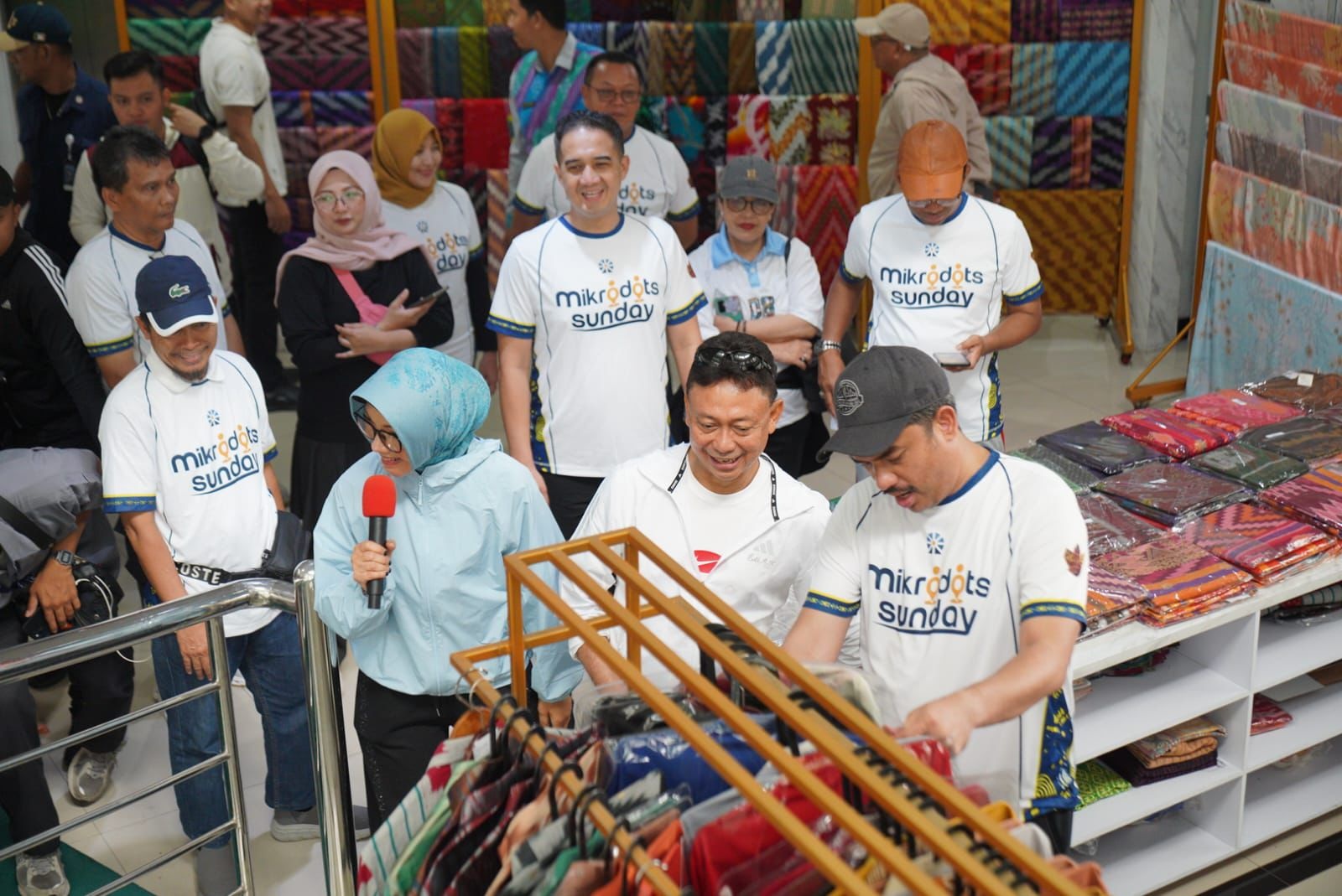 UMKM CENTER: Wali Kota Pontianak Edi Rusdi Kamtono menerima kunjungan Menteri UMKM Maman Abdurrahman di UMKM Center Pontianak, kemarin.