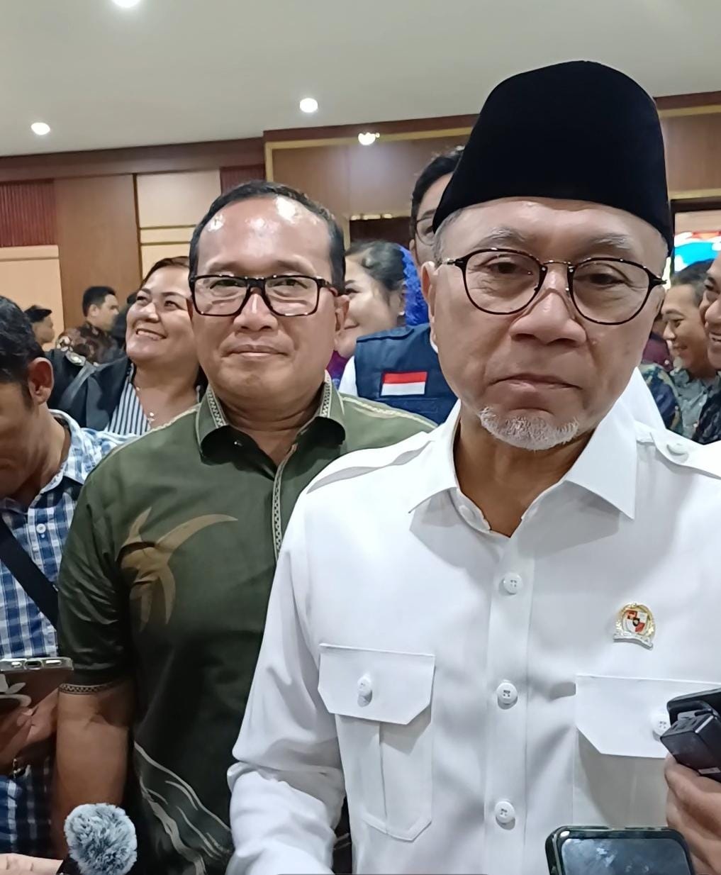 KUNJUNGI KKR: Menteri Koordinator Bidang Pangan Zulkifli Hasan dalam kunjungan kerjanya di Kantor Bupati Kubu Raya, Minggu (23/11).