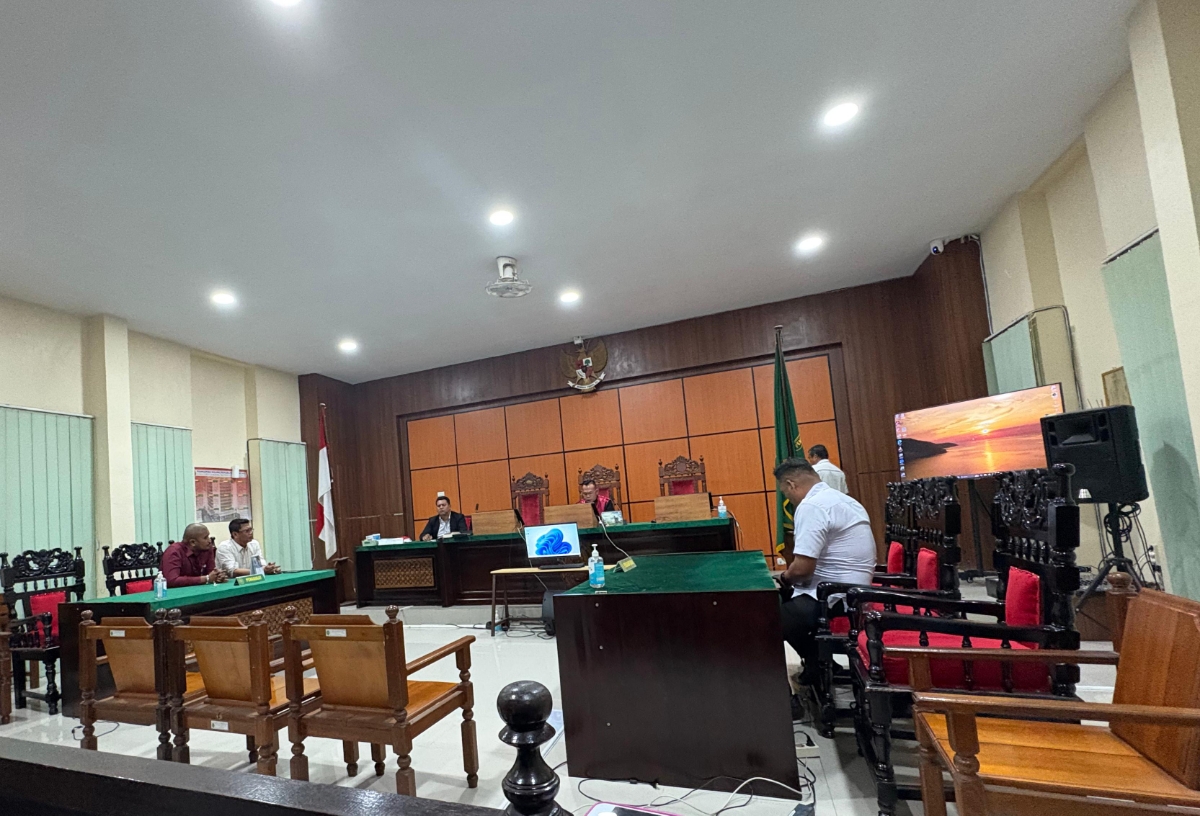 Suasana di ruang sidang saat pembacaan putusan sidang praperadilan penetapan tersangka AR, di PN Pontianak, Senin (24/11) sore.