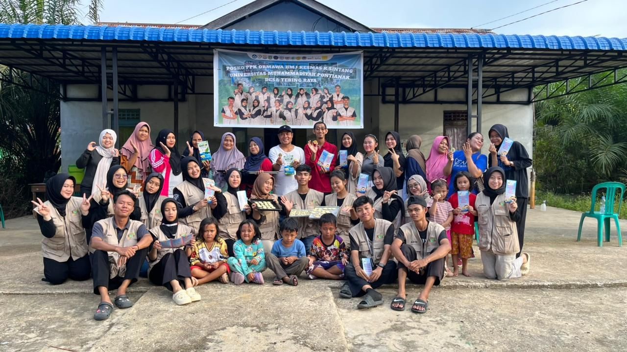Tim mahasiswa Sintang mempersiapkan Desa Sadar Gizi Tebing Raya untuk unjuk prestasi di Abdidaya 2025, Malang.