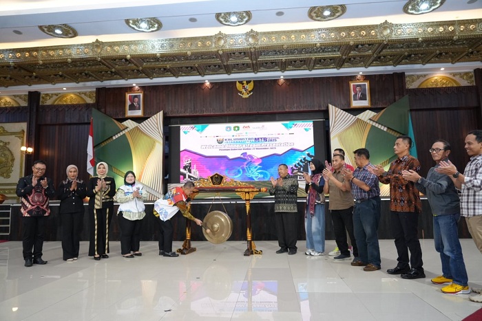 GALA DINNER: Gubernur Kalbar, Ria Norsan, saat menghadiri Gala Dinner bersama para peserta Kalimantan International MTB Festival (KIMF) 2025 yang berlangsung di Pendopo Gubernur Kalbar, Sabtu (22/11)