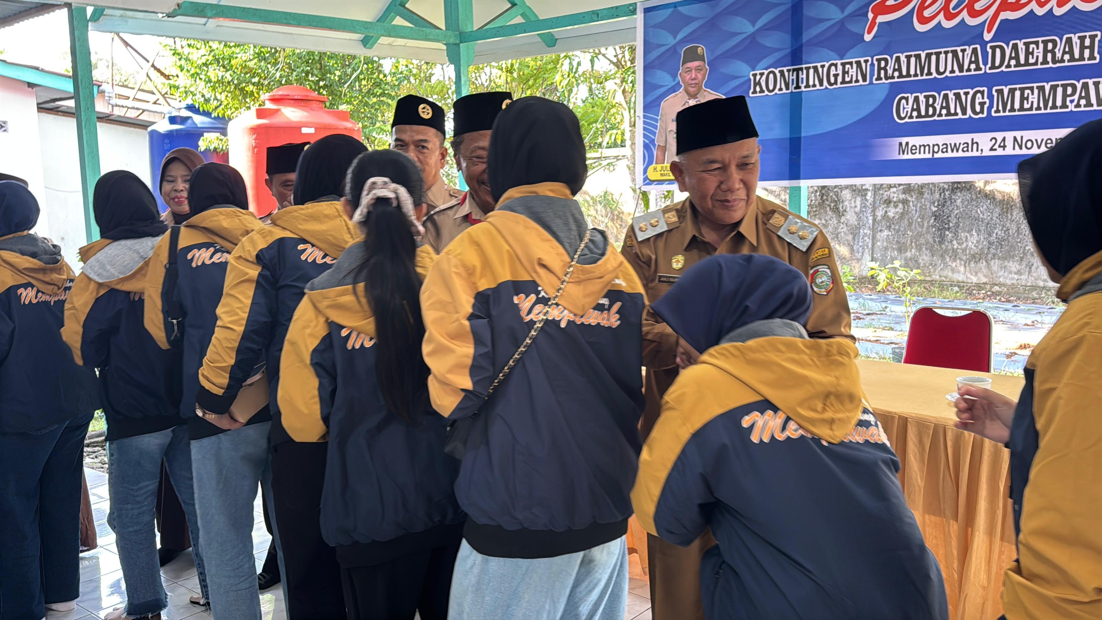 PELEPASAN: Wabup Juli saat melepas kontingen Raimuna Mempawah.