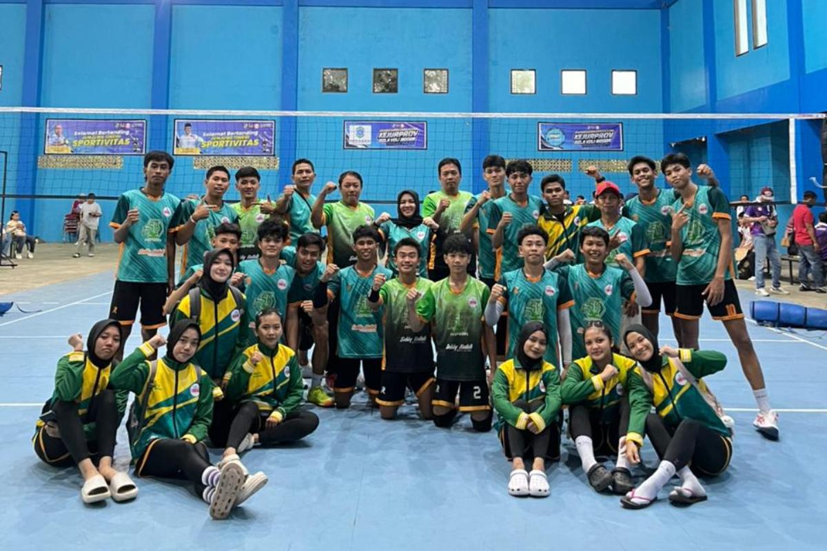 Tim Bola Voli Putra Kota Pontianak meraih juara satu di Kejurprov Kalbar di Mempawah pada Selasa (25/11).