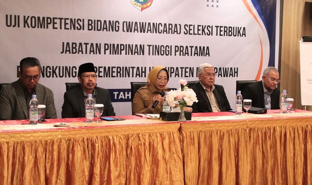 PEMBUKAAN: Bupati Erlina saat membuka seleksi JPT Pratama