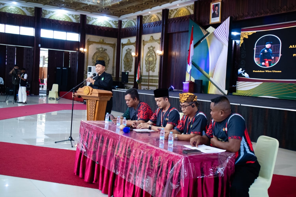 Ketum IPSI Kalbar saat memberikan arahan dalam momentum rapat kerja di aula pendopo Gubernur Kalimantan Barat.