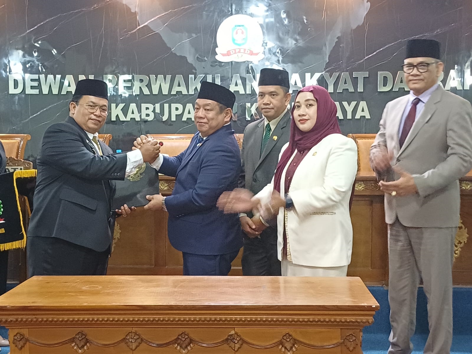 Wabup Kubu Raya,  Sukiryanto menghadiri Rapat Paripurna DPRD Kubu Raya dengan agenda penetapan Propemperda 2026 di Ruang Rapat DPRD Kubu Raya.